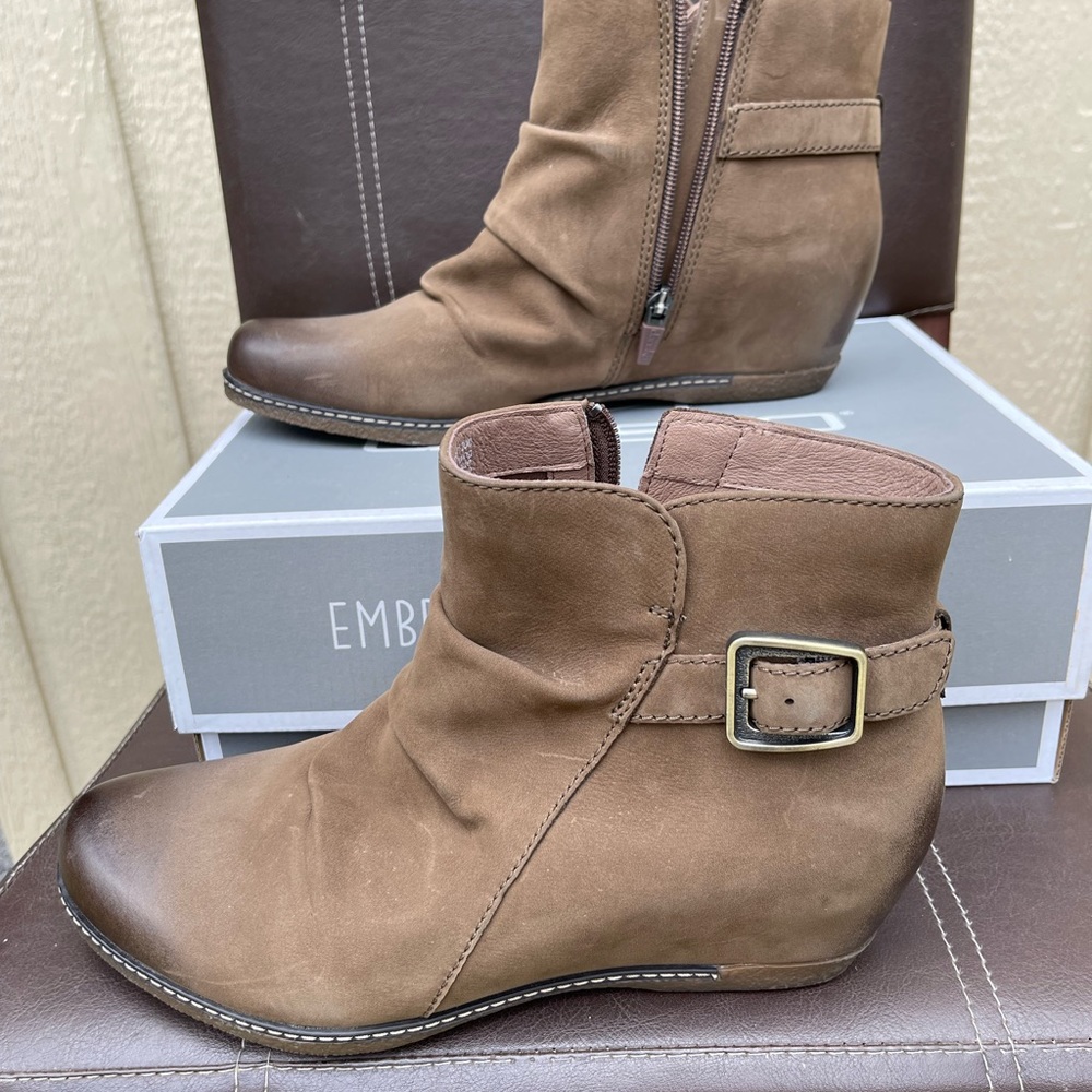 Dansko Lia Burnished Nubuck new in box